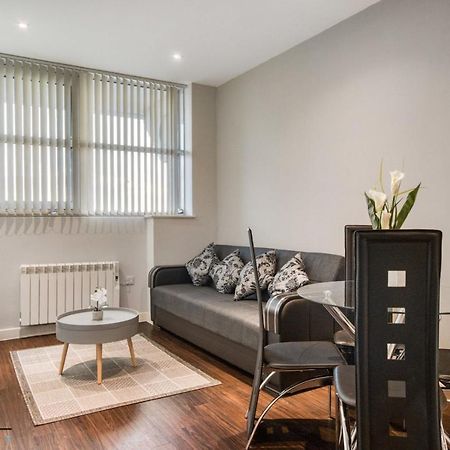 ロンドンCosy 1-Bed By Heathrow Airportアパートメント エクステリア 写真