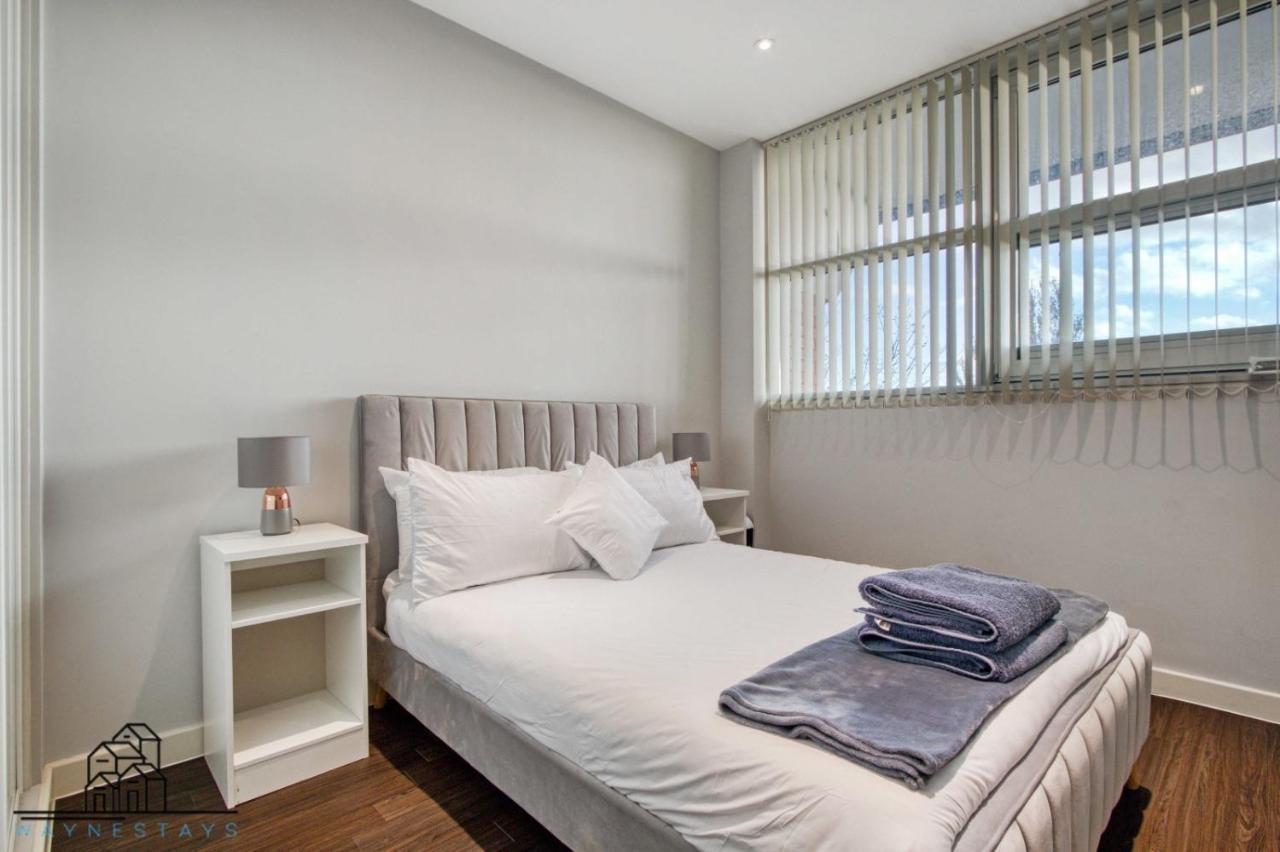 ロンドンCosy 1-Bed By Heathrow Airportアパートメント エクステリア 写真