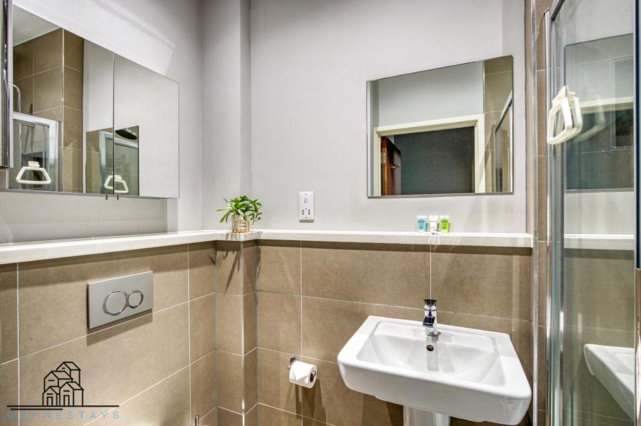 ロンドンCosy 1-Bed By Heathrow Airportアパートメント エクステリア 写真