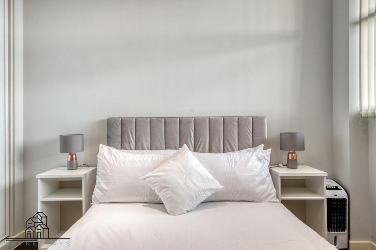 ロンドンCosy 1-Bed By Heathrow Airportアパートメント エクステリア 写真