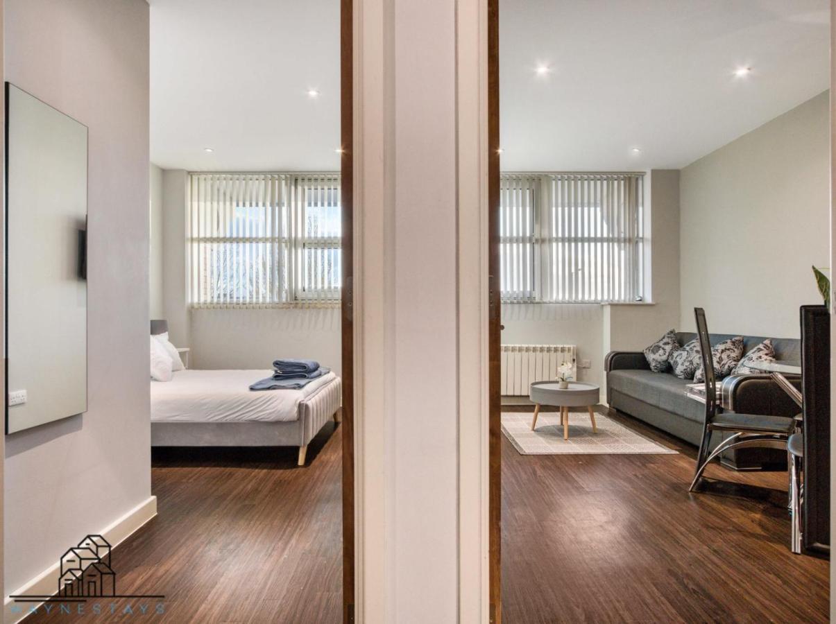 ロンドンCosy 1-Bed By Heathrow Airportアパートメント エクステリア 写真