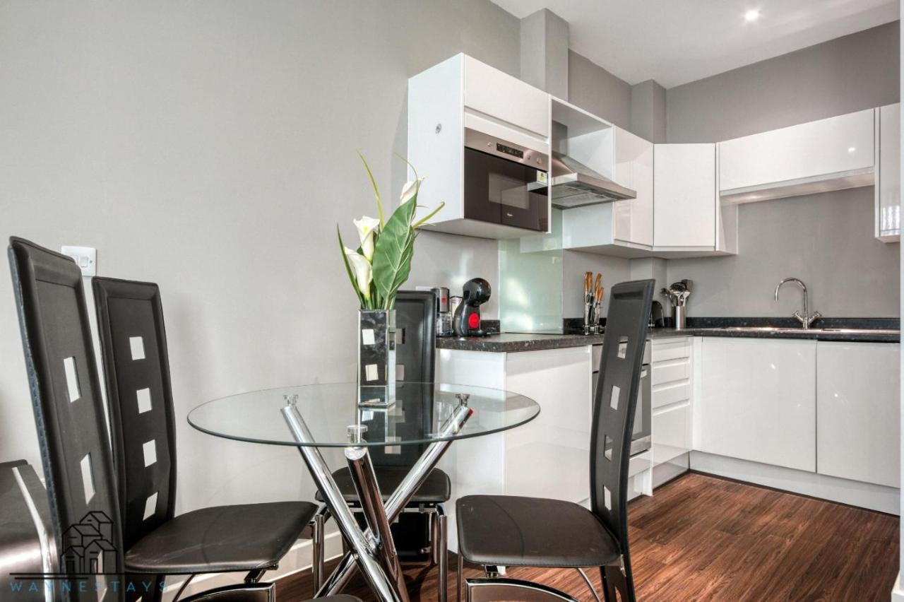 ロンドンCosy 1-Bed By Heathrow Airportアパートメント エクステリア 写真